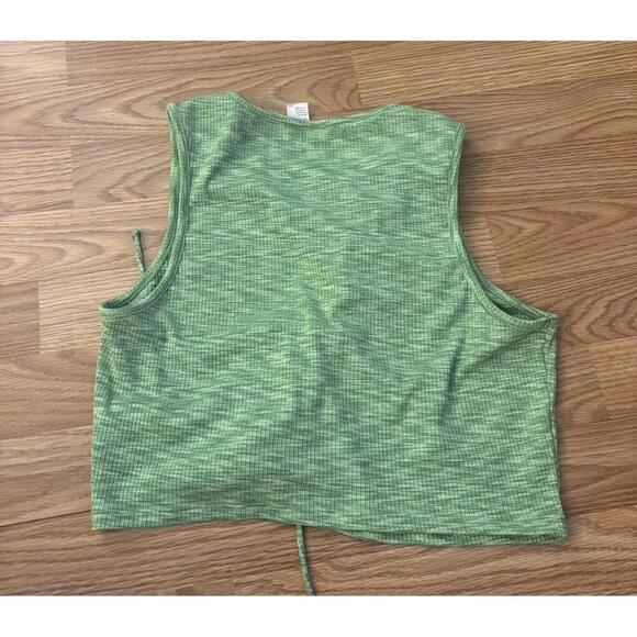 Divided Green Crop Top Size Large - Picture 4 of 5